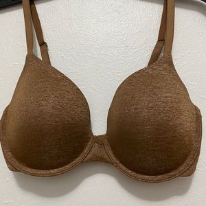 34D Victoria Secret bra